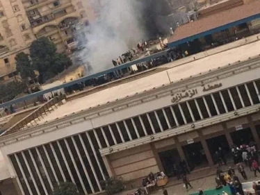 حريق هائل في محطة قطار الزقازيق في مصر