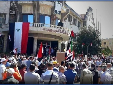 بالتهديد والوعيد.. النظام السوري يخرج مسيرات مؤيدة بالسويداء متفقداً الغياب بالأسماء (فيديو)