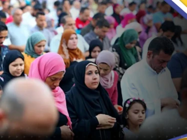 شاهد|| صلاة العيد "مختلطة" في مصر تثير جدلاً والأزهر يعلّق