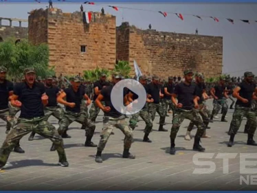 بالفيديو|| سوريا حرّة والأسد برّا.. مقاتلي الفيلق الخامس بدرعا يخرجون بمظاهرة عقب عرض عسكري ضخم