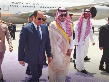 شاهد|| الرئيس المصري يصل جدة لحضور القمة العربية