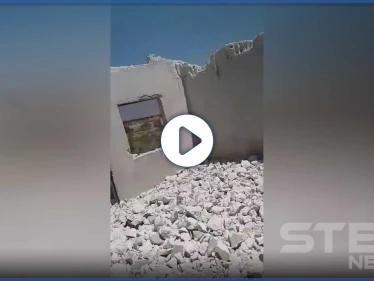 بالفيديو|| مشاهد لهدم قوات النظام السوري المنازل السكنية بريف إدلب الجنوبي وسرقة الحديد والحجارة منها