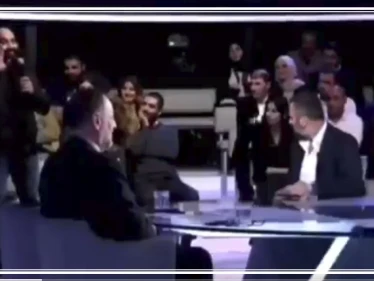 بالفيديو|| ناشط لبناني "يكسح" نائبة طلبت منه إغلاق طرقات مناطق المسلمين بدل المناطق المسيحية