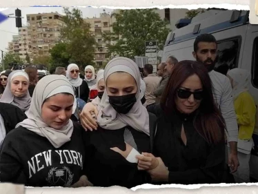 شاهد|| حزن وانهيار بنات محمد قنوع خلال تشييع جثمانه بحضور عدد من الفنانين السوريين