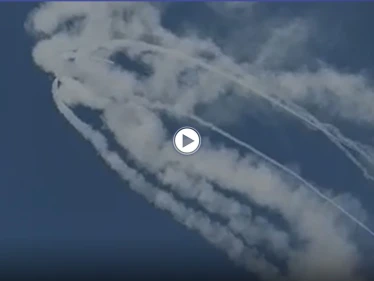 في تصعيد خطير.. رشقات صاروخية من جنوب لبنان باتجاه إسرائيل والأخيرة ترد