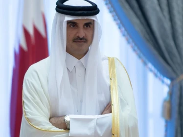 أمير قطر يستقبل وزيري الخارجية والدفاع الأمريكيين ويتسلّم منهما رسالةً بعثها بايدن