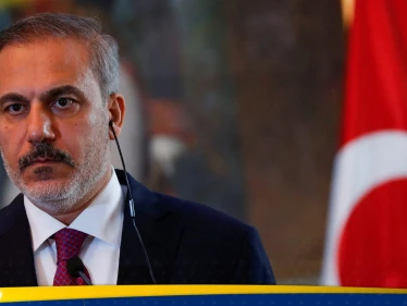 وزير الخارجية التركي يتحدث عن وجود وضع "هش وخطير" في دولتين عربيتين