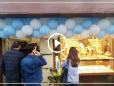 ما حقيقة افتتاح القيادي السابق بجيش إدلب الحر "فارس بيوش" لمحل ذهب باسطنبول! (فيديو)
