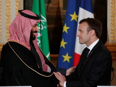 ماكرون يتصل هاتفياً بولي العهد السعودي محمد بن سلمان.. هذا ماتمّ الاتفاق عليه