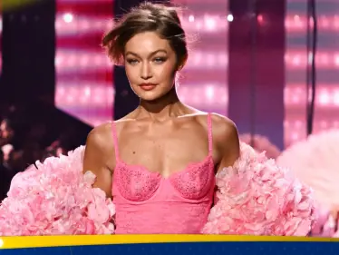 بعد ورود اسمها في وثائق إبستين.. كيف ردت جيجي حديد؟ - وكالة ستيب نيوز