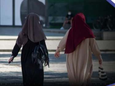 القضاء الإداري الفرنسي يحسم قراره بشأن حظر العباءة في المدارس الرسمية