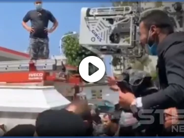بالفيديو|| شاب لبناني يودع خطيبته بطريقة فريدة حاملا بدلتها الرسمية.. "سحر فارس كسرتيلي ضهري"