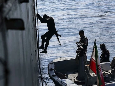 فيتنام تعلن عن مفاوضات مع إيران بخصوص ناقلة النفط وقائد الحرس الثوري يؤكد هزيمة أمريكا في بحر عمان