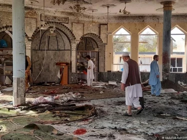 تفجير يستهدف مسجداً للطائفة الشيعية في مدينة قندهار الأفغانية يوقع قتلى وجرحى (فيديو)
