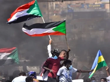 على خلفية الانقلاب.. الاتحاد الإفريقي يتخذ إجراءاً بحق السودان