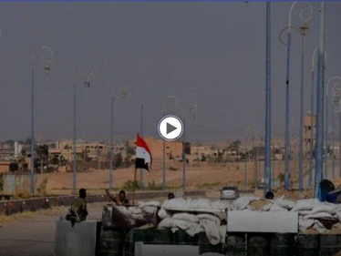 بالفيديو|| حواجز ماهر الأسد تذل زوجة مقاتل بحزب الله اللبناني وتفتش حتى ملابسها الداخلية.. والأخيرة تبكي