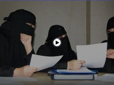 بالفيديو|| معلمة عربية تترك مهنة التعليم وتتجه للغناء الشعبي وتكشف السبب