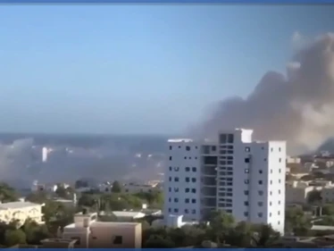 بالفيديو|| تفجير "انتحاري" استهدف فندقاً يرتاده مسؤولون بالعاصمة مقديشو يوقع قتلى وجرحى