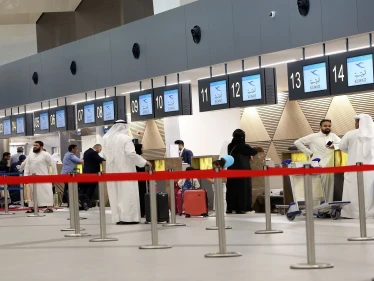 الكويت تصدر قراراً حاسماً حول دخول غير الكويتيين إلى البلاد وتوضح الأسباب