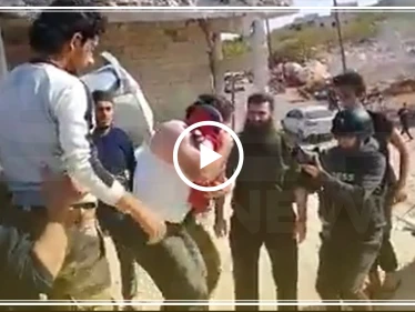 فيديو || انتشال عائلة من تحت الأنقاض قضت بالقصف الروسي "المزدوج" على إدلب