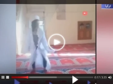 مطالبات بمحاسبة فتاة تركية ارتدت عباءة الإمام ورقصت داخل أحد مساجد ملاطيا (فيديو)
