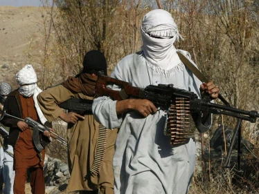 بعمليةٍ مباغتة.. وزير الدفاع الأفغاني يعلن استعادة السيطرة على 3 مناطق من حركة طالبان