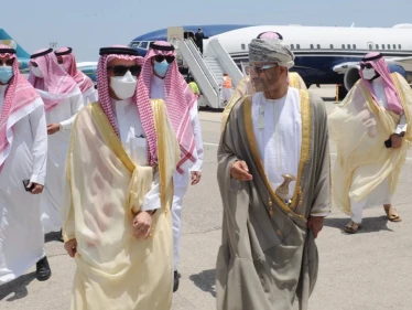 اجتماع رباعي هام في سلطنة عُمان اليوم.. بعد يومين من اجتماع ظريف والحوثيين