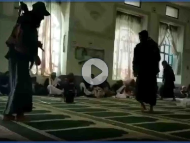 بالفيديو|| محوّلين المسجد إلى قاعة احتفال... جماعة الحوثي ترقص داخل مسجد بعد مضغ "القات"