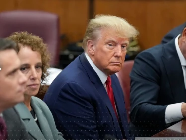 بعد نفيه التهم الموجهة إليه.. محكمة مانهاتن بنيويورك تفرج عن ترامب على ذمة القضية
