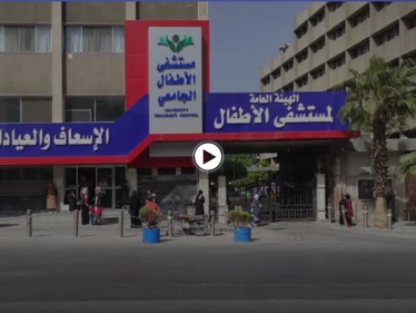 بالفيديو والصور|| أب يتخلى عن أولاده داخل مستشفى في دمشق ويترك رسالة بجانبهما
