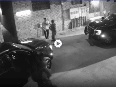 بالفيديو|| على طريقة أفلام الأكشن سيارة تختطف مغني راب في السعودية وناشطون يطلقون هاشتاغ "الجمس الأسود" ويكشفون الحقيقة