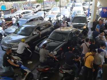 جرحى وإطلاق رصاص داخل محطات الوقود في لبنان (فيديو)