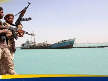 تقرير يكشف كيف دعمت إيران ميليشيا الحوثي في هجمات البحر الأحمر