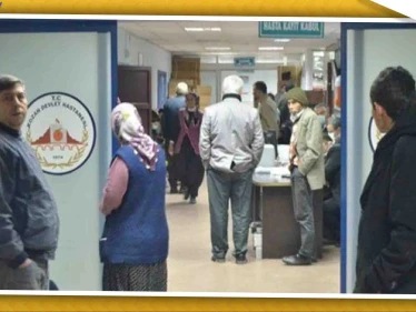 شاهد|| عائلة سورية تقيم داخل مشفى بعد طردها من صاحب المنزل في تركيا
