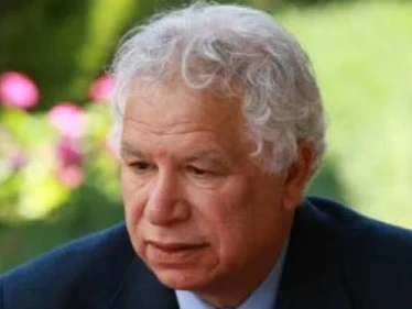وفاة الشاعر والروائي الفلسطيني مريد البرغوثي