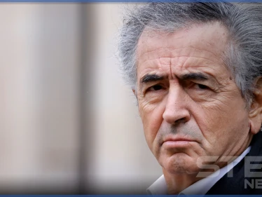 فصائل ليبية تطرد المفكر برنارد ليفي الشهير بـ "عراب الربيع العربي" وتطلق النار على موكبه (فيديو)