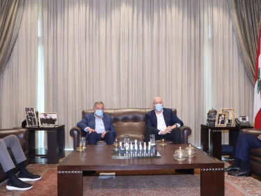 ليكون خلفاً للحريري.. رؤساء حكومات سابقون في لبنان يكشفون اسم المرشح لتشكيل الحكومة الجديدة