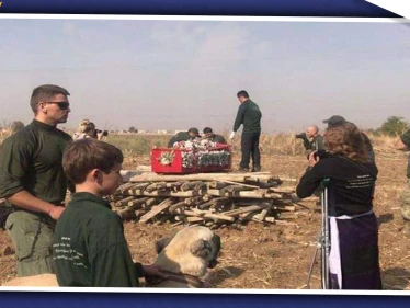 منظمة طبية تحرق جثمان أحد أعضاءها الذي قضى بقصف تركي في سوريا