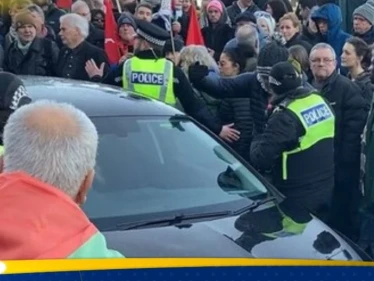 الشرطة الاسكتلندية تلقي القبض على امرأة سبعينية صدمت بسيارتها متظاهرين مؤيدين للفلسطينيين