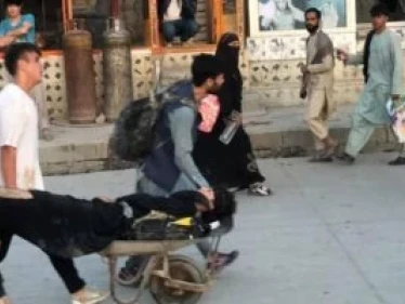 تفجيرات مطار كابل تتسبب بتأجيل اجتماع بايدن وبينيت.. بريطانيا تدعو لاجتماع طارئ وفرنسا تسحب سفيرها