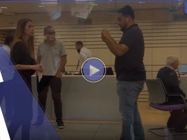 بالفيديو|| برلمانية لبنانية تعتصم في مصرف للحصول على وديعتها