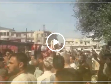 الحماس يدفع بالمئات من الأهالي في الخروج بمسيرات مؤيدة للنظام السوري، شاهد ماذا فعل أهالي منبج