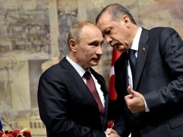 أردوغان يتّصل ببوتين ويبحثان 4 قضايا والأخير يلفت انتباهه لأمر حول "البيرقدار"