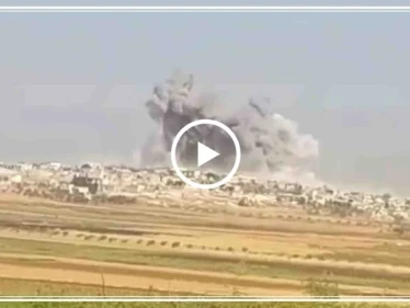 شاهد اللحظات الأخيرة للقصف الجوّي والبرّي الكثيف على قرية "الزكاة" شمالي حماة، قبيل سيطرة النظام عليها