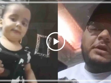 شاهد بالفيديو|| بعد أن أشعل مواقع التواصل الاجتماعي بوحشيته بضرب رضيعته، خرج بفيديو يُبرر أنها بدأت "تمشي" بشكل سليم