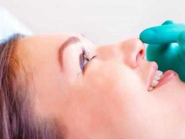 العمر المناسب لعملية تجميل الانف هل هو واحد لدى النساء والرجال