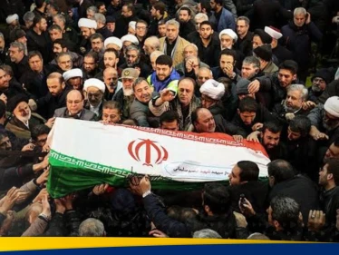 رسالة "تحدٍ" أم "ردع إقليمي".. إيران تقيم جنازة تاريخية لكبار قادتها العسكريين والنوويين القتلى