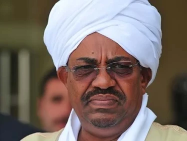 إطلاق سراح مسؤولين سودانيين سابقين بنظام الرئيس المخلوع عمر البشير ومطالبات بإطلاق سراح حمدوك