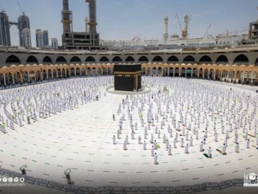 الحج والعمرة تشدد على منع دخول هذه الفئة للصلاة في الحرم المكي أو العمرة