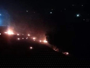 بالفيديو|| طائرة للتحالف الدولي تضرب "هدفاً" في إدلب شمال سوريا.. ومصادر تكشف التفاصيل